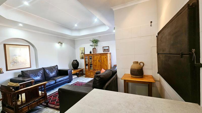 6 Bedroom Property for Sale in Fraaiuitsig Western Cape